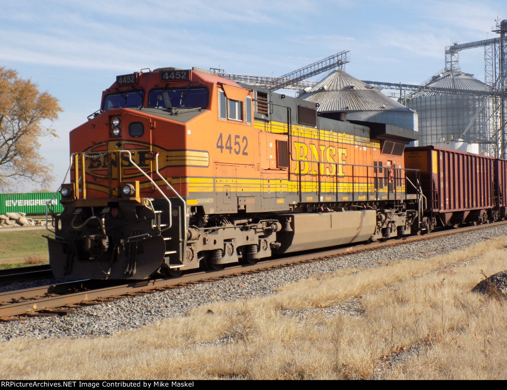 BNSF 4452